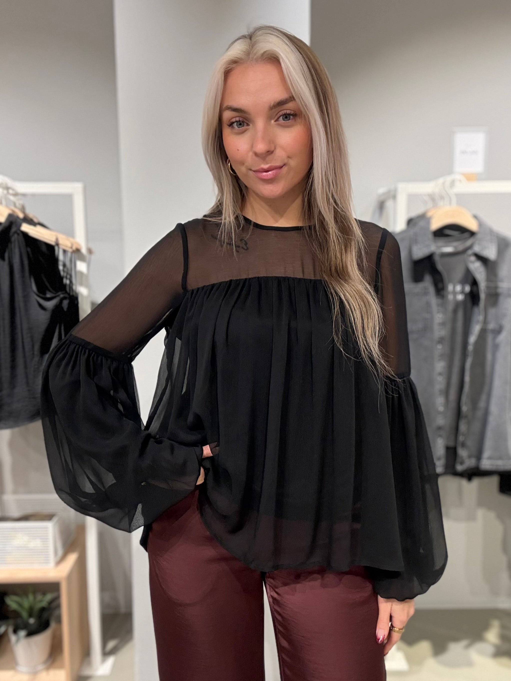 VIFALIA Top - Black